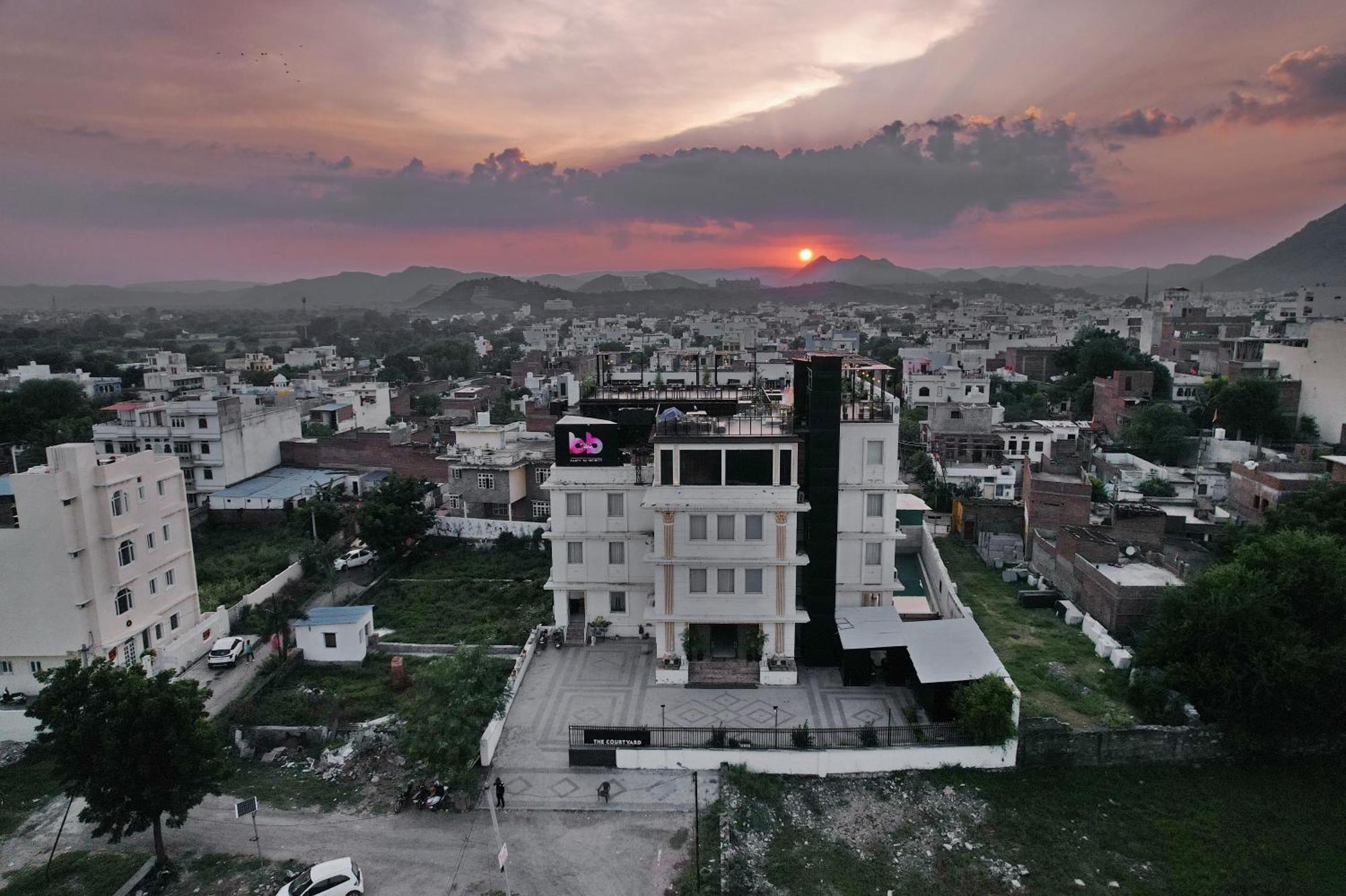 Hotel The Courtyard - Beyond Bar & Club Udaipur Exterior foto