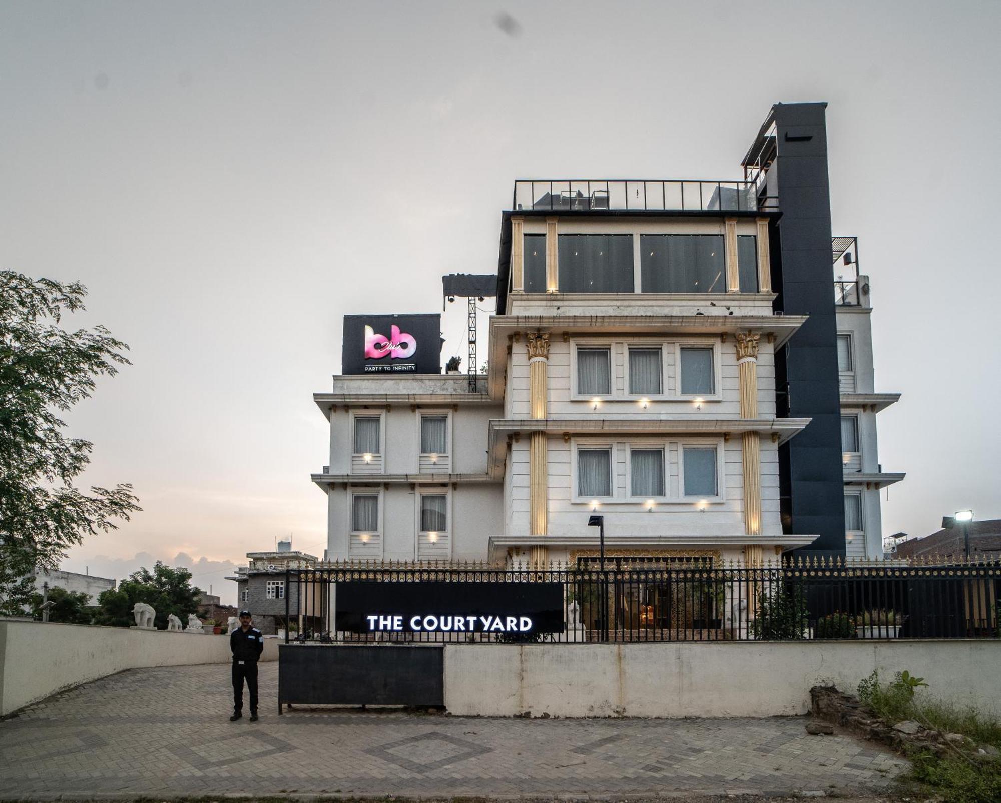 Hotel The Courtyard - Beyond Bar & Club Udaipur Exterior foto